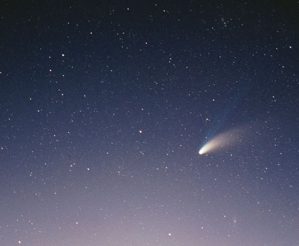 1024px-Comet-Hale-Bopp-29-03-1997_hires_adj